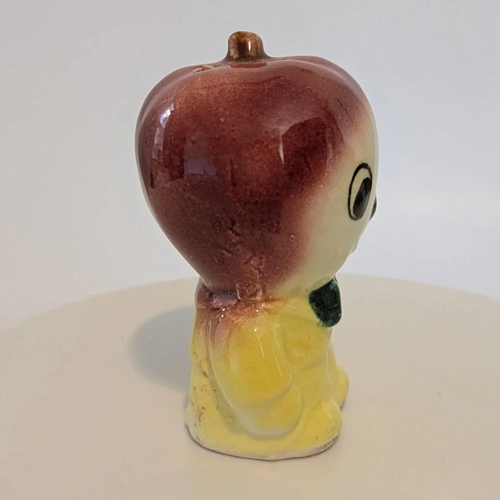 Vintage Vegetable Head People Anthropomorphic Salt And Pepper Apple Onion